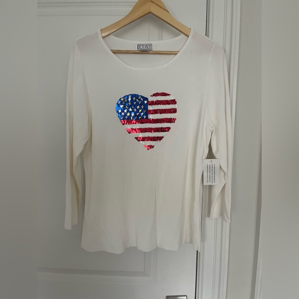 Bethany women’s top Sz. L American flag heart NWT